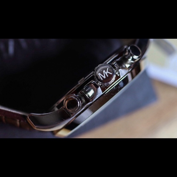 Michael Kors Leather Chronograph Watch NWT - Picture 5 of 8